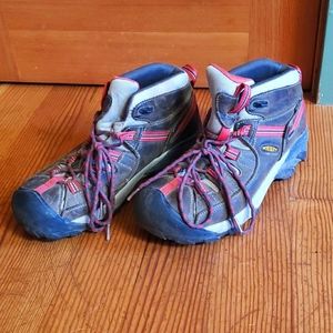 Keen high top hiking shoes, barely worn